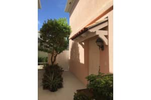 28 Live Oak Circle, Tequesta, FL 33469 Sold 05/28/25