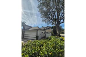 315 Landings Boulevard, Greenacres, FL 33413 Sold 05/12/25