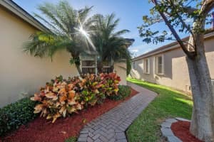 248 SW Manatee Springs Way, Port Saint Lucie, FL 34986 - MLS#R11057144