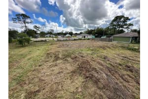 8236 106th Avenue, Vero Beach, FL 32967 Sold 03/28/25