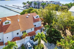 31 S Lakeshore Drive, Hypoluxo, FL 33462 Sold 04/02/25