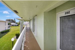1670 NW 18th Avenue 202, Delray Beach, FL 33445 - MLS#R11057892