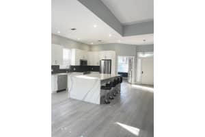 304 Nw Bentley Circle, Port Saint Lucie