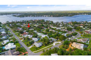 44 Pine Tree Place, Tequesta, FL 33469 Sold 03/31/25