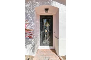 528 Tomahawk Court, Palm Beach Gardens, FL 33410 Sold 04/17/25