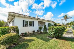 611 SW 8 Street, Hallandale Beach, FL 33009 Sold 04/08/25