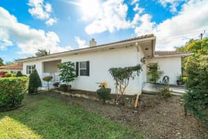 611 SW 8 Street, Hallandale Beach, FL 33009 Sold 04/08/25