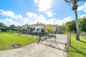 611 SW 8 Street, Hallandale Beach, FL 33009 Sold 04/08/25