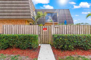 803 8th Way, West Palm Beach, FL 33407 Sold 04/17/25