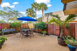 803 8th Way, West Palm Beach, FL 33407 Sold 04/17/25