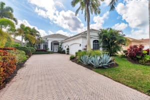 6690 Oakmont Way, West Palm Beach
