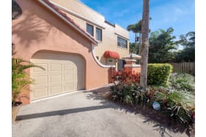 77 Uno Lago Drive, Juno Beach, FL 33408 Sold 08/12/25