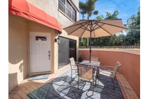 77 Uno Lago Drive, Juno Beach, FL 33408 Sold 08/12/25