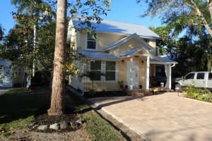 550 SW Riverview Street, Stuart, FL 34994 Sold 04/11/25
