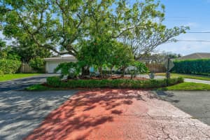 7924 S Lake Drive, Lake Clarke Shores, FL 33406 Sold 05/12/25
