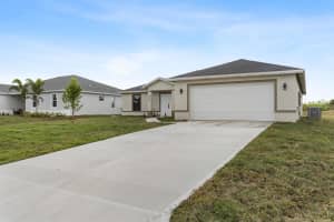 472 SW Bradshaw Circle, Port Saint Lucie, FL 34953 Sold 04/25/25