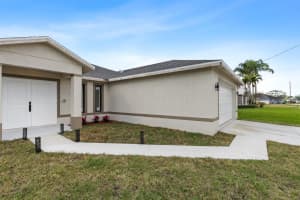 472 SW Bradshaw Circle, Port Saint Lucie, FL 34953 Sold 04/25/25