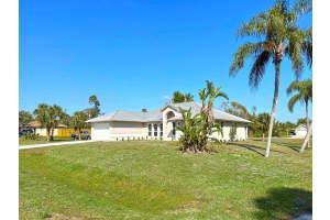 6502 Lakeland Boulevard, Fort Pierce, FL 34951 Sold 03/26/25