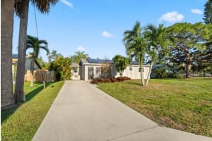 5865 SE Rosemont Avenue E, Stuart, FL 34997 - MLS#R11062119