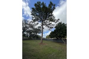 120 Greentree Circle, Jupiter, FL 33458 Sold 04/14/25