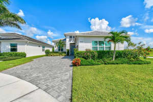 8820 SW Breve Way, Port Saint Lucie, FL 34987 - MLS#R11062439