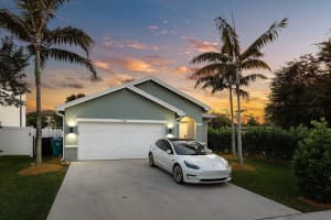 140 SW 1st Avenue, Boynton Beach, FL 33435 Sold 03/21/25