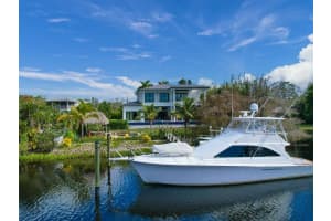 668 Sw Hidden River Avenue, Palm City