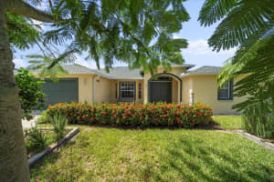 324 NE Gladiola Avenue, Port Saint Lucie, FL 34983 - MLS#R11063202
