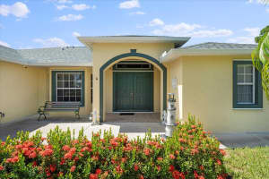 324 NE Gladiola Avenue, Port Saint Lucie, FL 34983 - MLS#R11063202