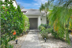 6 Clubhouse Lane, Boynton Beach, FL 33436 Sold 09/18/25