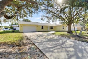 678 Riverside Drive, Palm Beach Gardens