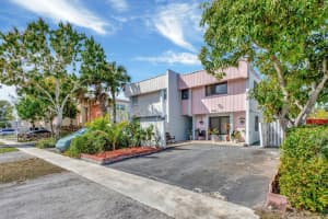 880 SW 80 Avenue B, North Lauderdale, FL 33068 Sold 04/18/25