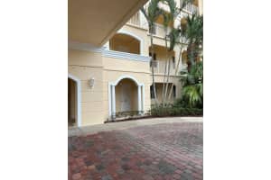 24 Harbour Isles 104 Drive W 104, Fort Pierce, FL 34949 - MLS#R11064637