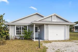 410 12th Street SW, Vero Beach, FL 32962 Sold 04/17/25
