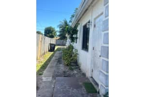 410 S D Street, Lake Worth Beach, FL 33460 Sold 06/11/25