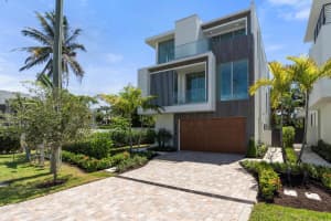 1070 Del Harbour Drive, Delray Beach, FL 33483 - MLS#R11065294