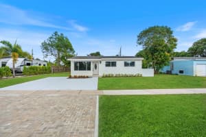 124 Henthorne Dr, Palm Springs, FL 33461 Sold 03/24/25