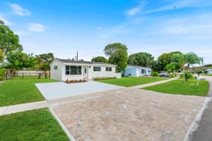 124 Henthorne Dr, Palm Springs, FL 33461 Sold 03/24/25