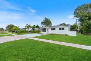 124 Henthorne Dr, Palm Springs, FL 33461 Sold 03/24/25