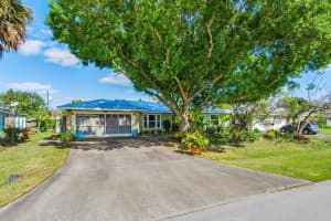 117 Ne Surfside Avenue, Port Saint Lucie