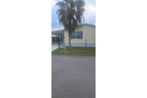 8 S Alhambra Lane, Port Saint Lucie, FL 34952 Sold 04/16/25