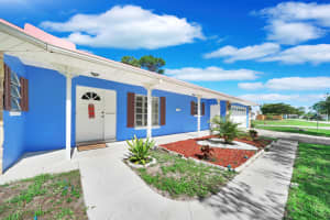 213 SE Eyerly Avenue, Port Saint Lucie, FL 34983 - MLS#R11066129