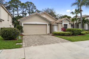 447 Woodview Circle, Palm Beach Gardens, FL 33418 Sold 05/22/25