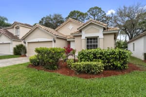 447 Woodview Circle, Palm Beach Gardens, FL 33418 Sold 05/22/25