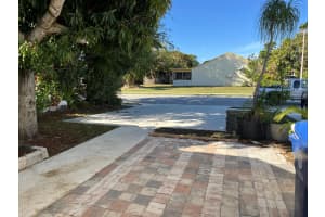 280 Palmetto Court, Jupiter, FL 33458 Sold 04/16/25