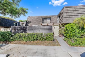 617 6th Terrace, Palm Beach Gardens, FL 33418 Sold 05/30/25