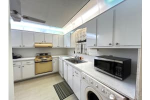 182 Cape Cod Circle, Lake Worth, FL 33467 Sold 04/18/25