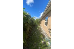 7 Los Lagos Lane, Port Saint Lucie, FL 34952 Sold 10/10/25