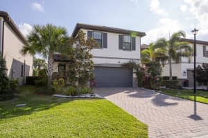 800 SE Villandry Way, Port Saint Lucie, FL 34984 - MLS#R11068093