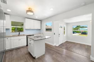 421 S C Street, Lake Worth Beach, FL 33460 Sold 10/03/25